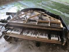 Impression of an accidental piano