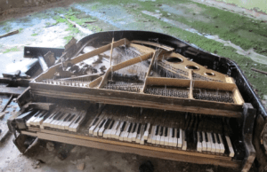 Impression of an accidental piano